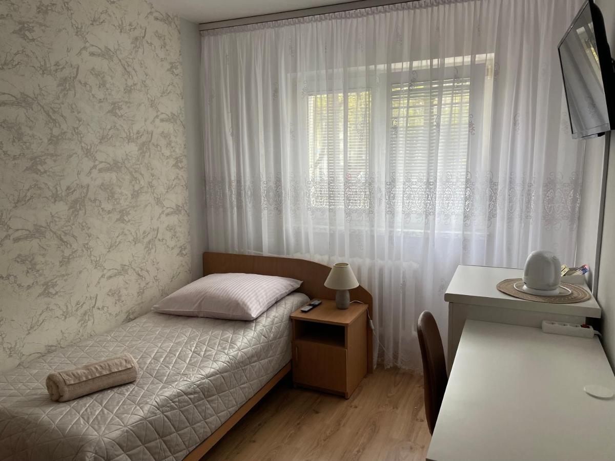 Goscinne O-es-ha Warsaw